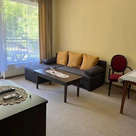 Park - Pool & Free Parking In Golden Sands فارنا